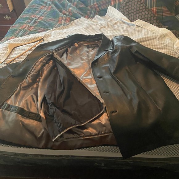 Coats/Jackets - Picture 7 of 9